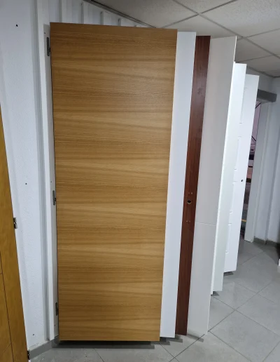 PUERTA ROBLE LISA